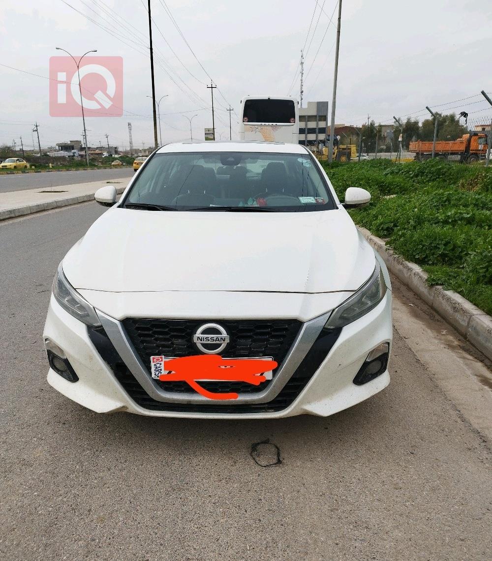 نيسان ألتيما